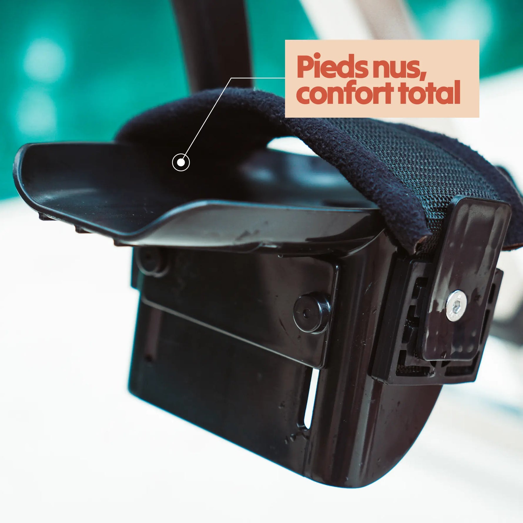 Pédales aquabike avec sangles confort adaptées à une utilisation pieds nus